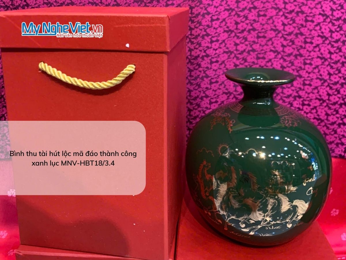 Bình thu tài hút lộc vẽ nhị cảnh mã đáo thành công xanh lục và hộp xi H18 MNV-HBT18/3.4